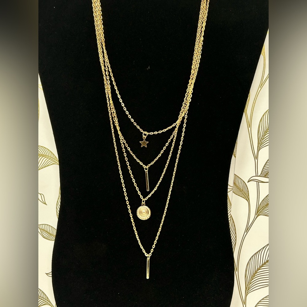 Elegant Gold Layered Necklace - Picture 3 of 3